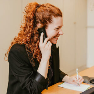 about Frau am Telefon